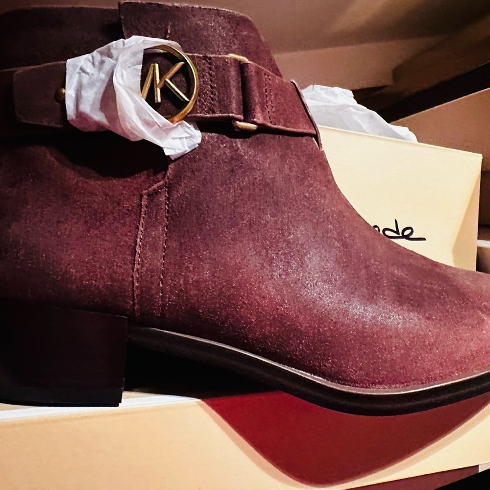 S13- Michael Kors brown BN booties Size 6